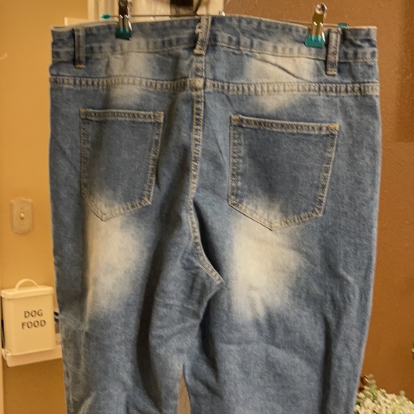 Ripped blue jeans - Picture 7 of 7